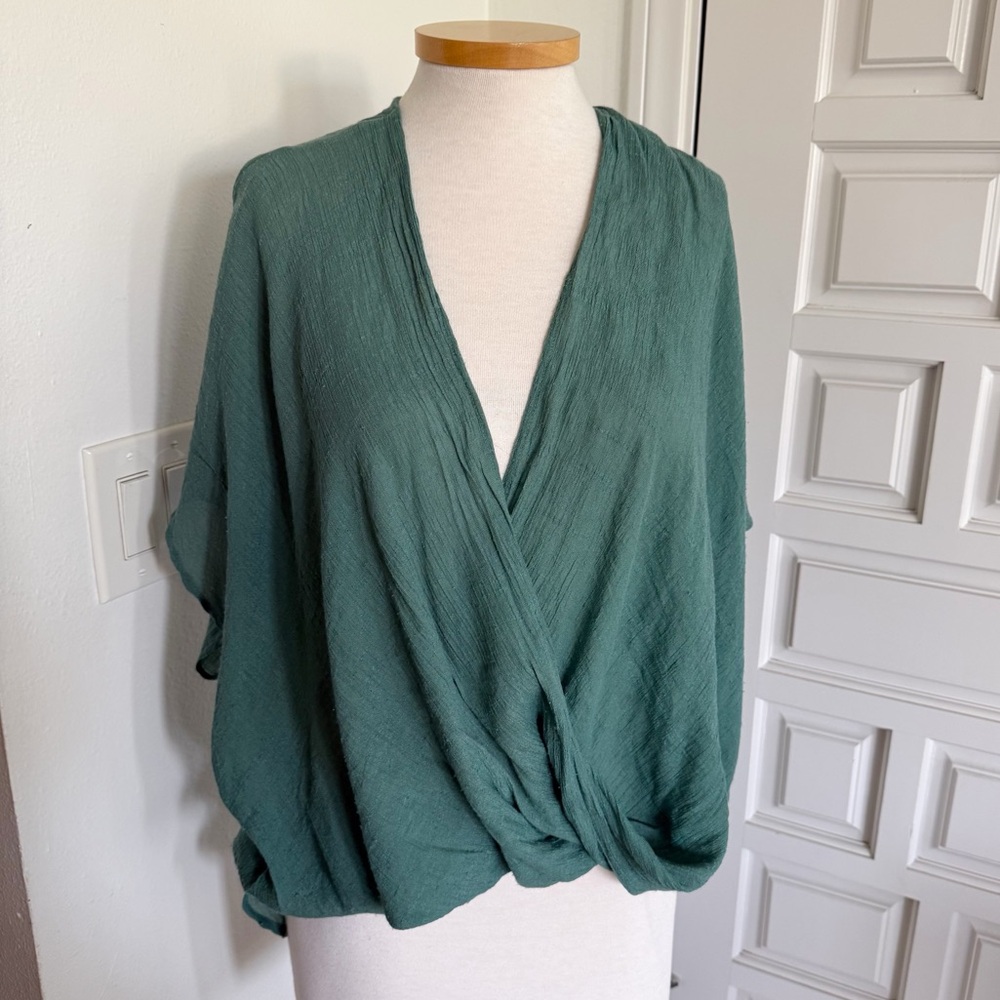 Aakaa Green Wrap Top Textured Size Small